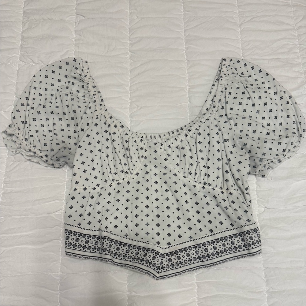 Women's Black and White Patterned Top